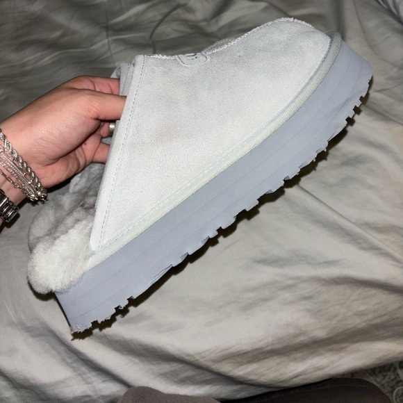 Platform UGG slippers worn maybe 4 times (all indoors), small scuffing on heels - Picture 2 of 6